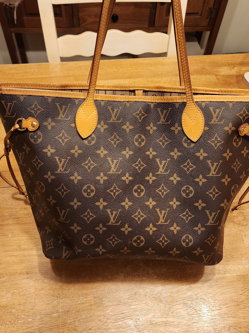Louis Vuitton MM Monogram Canvas Neverfull Tote in Brown/Tan - Picture 3 of 16